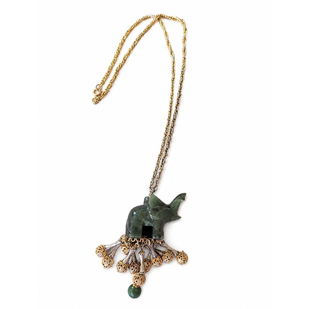 ⚜️36. Carved Jade Elephant Necklace ⚜️